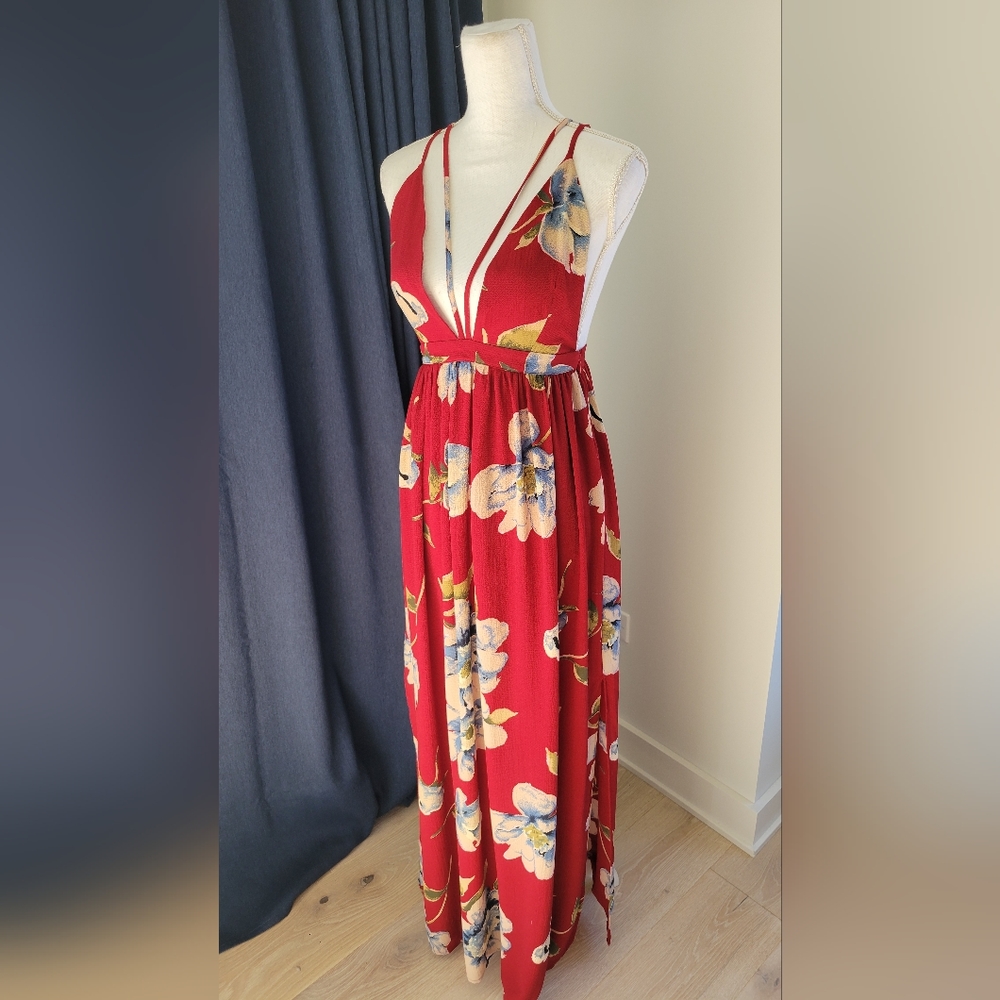 L'ATISTE | Red Floral Deep V Crisscross Back Maxi - Picture 5 of 9